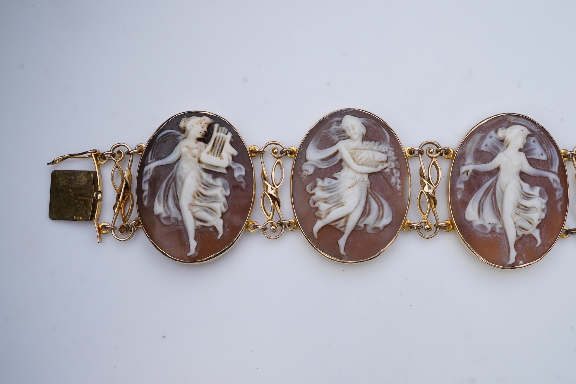 A shell cameo bracelet, Italy